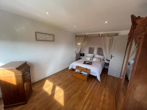 a bedroom with a bed and a dresser in it at Gîtes Chez Charles in Cramant