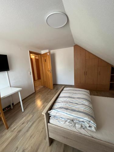 Postel nebo postele na pokoji v ubytování Monteurzimmer Ringingen