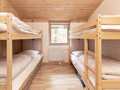Postel nebo postele na pokoji v ubytování Holiday home Ålbæk XLIV