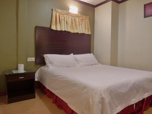 Un pat sau paturi într-o cameră la New City Hotel