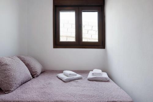 a room with a bed with two towels on it at Casa La Teja 2 - Solo Familias in Vejer de la Frontera