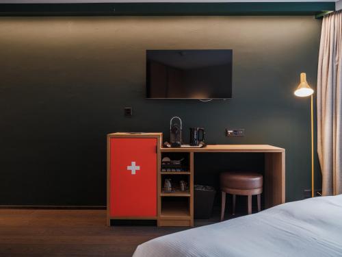 Ein Bett oder Betten in einem Zimmer der Unterkunft National Zermatt - Matterhorn Views, Sunnegga Gateway & SPA
