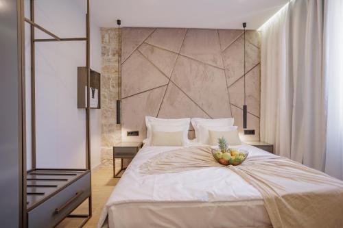 Säng eller sängar i ett rum på Heritage Rooms Split Olympic Dream