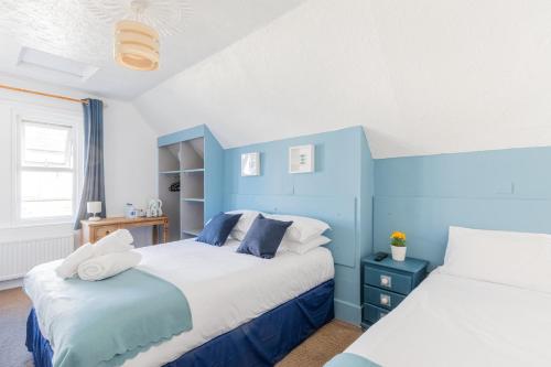 a bedroom with blue walls and a blue bed at Brooklands in Bournemouth