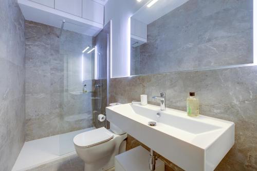 Kupatilo u objektu Stylish 2BR Apartment in Valletta