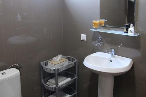 a bathroom with a sink and a toilet at Villa Elena Zagora in Neodi