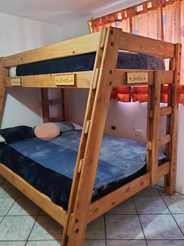 Palanda nebo palandy na pokoji v ubytování Hostal Pata de Perro