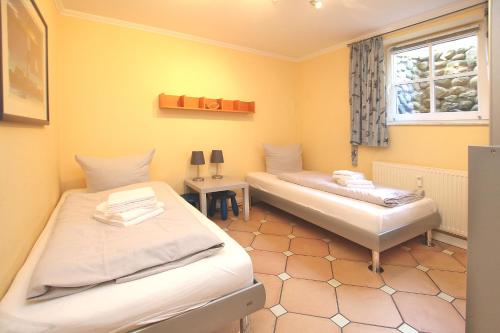 Un pat sau paturi într-o cameră la Stockmannsweg 11b_ Whg_ 1