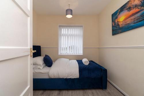 Postel nebo postele na pokoji v ubytování Bristol Place - Entire 3 Bedroom Home with Parking & Garden - Groups & Families