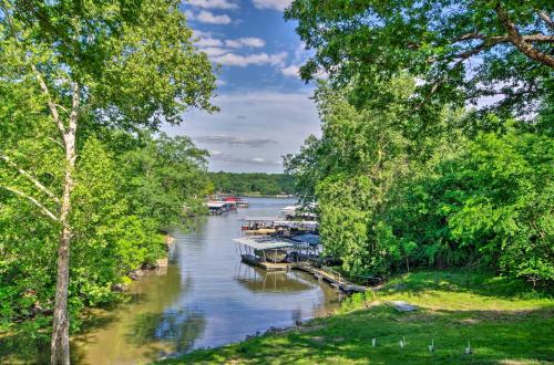 Gallery image of Waterfront Escape Ozarks Home and Guest House! in Gravois Mills