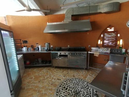 Køkken eller tekøkken på Wayahnb'al eco hostal