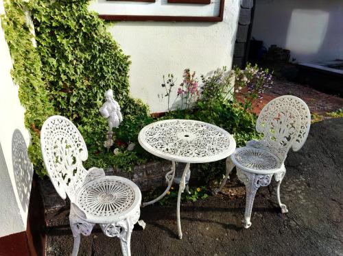 a table and two chairs and a table and chairs sidx sidx sidx at Berghotel Natura Bed & Breakfast in Winterberg