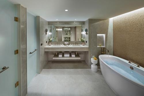 Kylpyhuone majoituspaikassa Mandarin Oriental, Santiago
