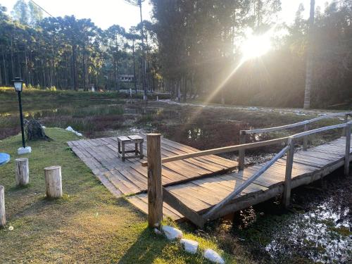 Taman di luar Pousada Chalés da Lua