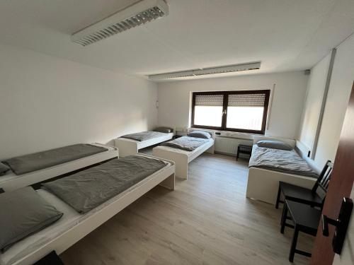 Ένα ή περισσότερα κρεβάτια σε δωμάτιο στο Olymp Wettenberg - Monteurzimmer