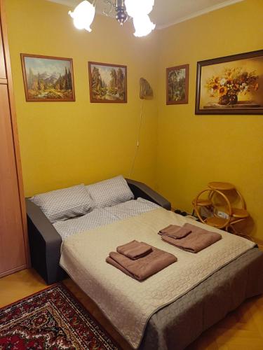 Postel nebo postele na pokoji v ubytování Příjemné bydlení na výlety po okolí