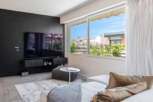 LUXURIOUS PENTHOUSE ROOFTOP MARTINEZ CROISETTE