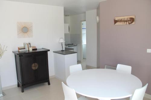 Photo de la galerie de l'établissement Maison 4 pers au calme avec patio 5 min La Rochelle et île de Ré du samedi au samedi, à Nieul-sur-Mer