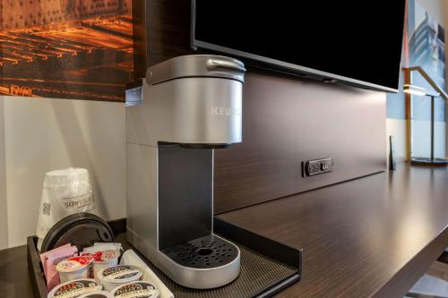 Vīb Hotel by Best Western Phoenix - Tempeにあるキッチンまたは簡易キッチン