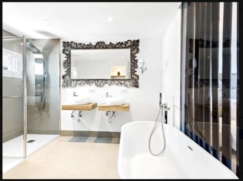 Puerto Banus luxury apartment located in harbor