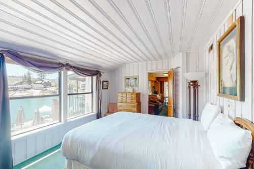 En eller flere senge i et værelse på Paha Lakefront