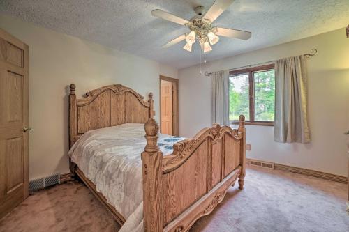 Gambar di galeri bagi Mancelona Home with Deck, 8 Mi to Torch Lake! di Mancelona