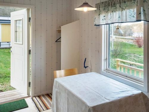 Llit o llits en una habitació de Holiday home HÄLLEVADSHOLM
