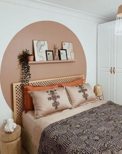 a bedroom with a bed with a large circular headboard at Art riad mazighen in El Jadida