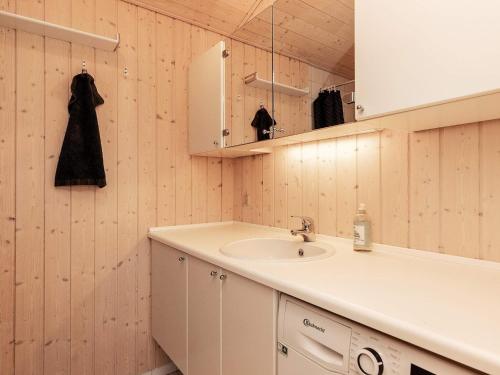 Koupelna v ubytování Holiday home Tranekær XXXII