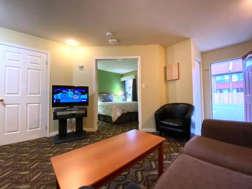 Gallery image of Lakeshore Suites in North Bay