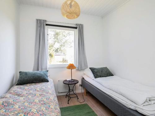 En eller flere senge i et værelse på Holiday home Ærøskøbing XII