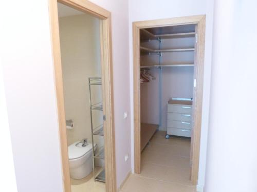 a bathroom with a door leading into a closet at Saüc-Vacances Pirinenca in Canillo