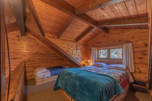 a bedroom with a bed in a log cabin at Forest Cabin 3 Bear's Den in Payson