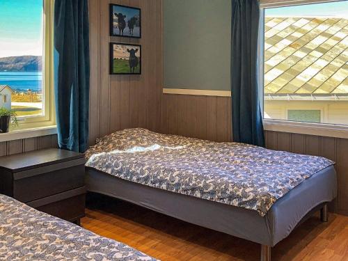 Katil atau katil-katil dalam bilik di Holiday home Svelgen IV