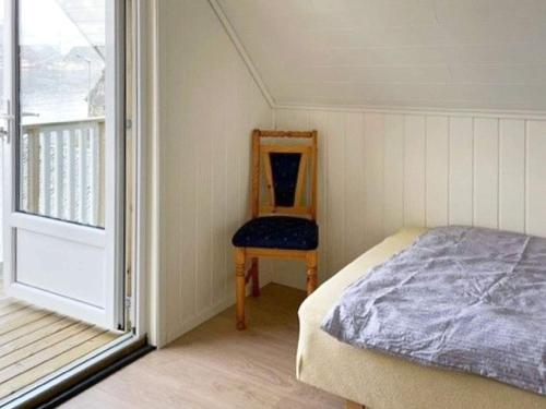 Кровать или кровати в номере Three-Bedroom Holiday home in Svelgen