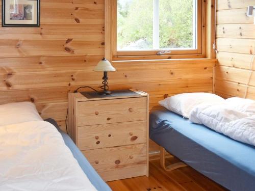 En eller flere senge i et værelse på Three-Bedroom Holiday home in Selje 1