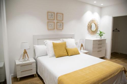 Posteľ alebo postele v izbe v ubytovaní Apartamentos Mareira (con vistas al mar)