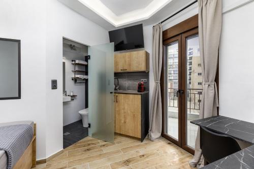 Kuchyňa alebo kuchynka v ubytovaní Stylish and Modern Studio - Miltos