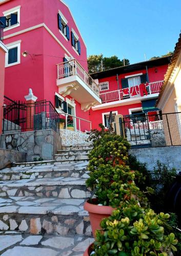 Το κτήριο όπου στεγάζεται  η παραθεριστική κατοικία