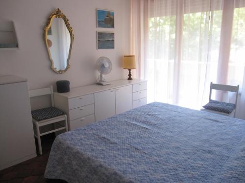 Un pat sau paturi într-o cameră la Appartamento Pineta Marina