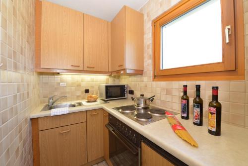 Cucina o angolo cottura di Familienhotel Kleinwalsertal