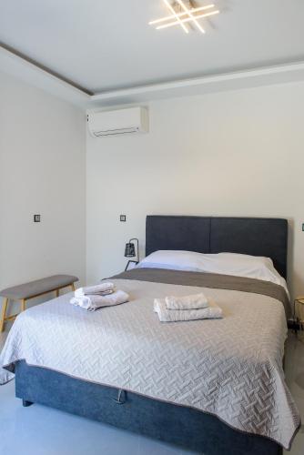 Casa d' Irene near airport, 200 mtrs from the beach, Artemis center