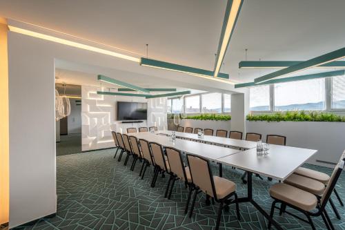 Кухня или мини-кухня в Hotel Bodrog Wellness & Elix Spa
