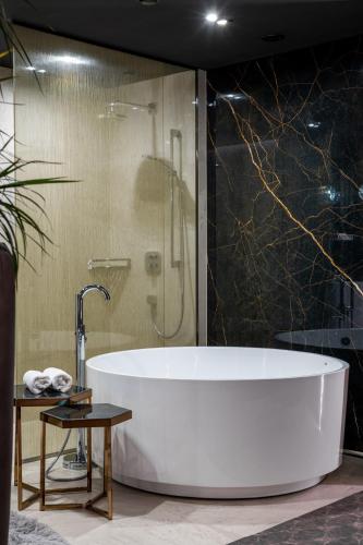 Ванная комната в Hotel Bodrog Wellness & Elix Spa