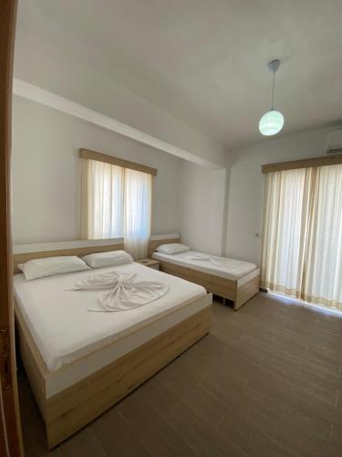 Ένα ή περισσότερα κρεβάτια σε δωμάτιο στο Hotel Andrea