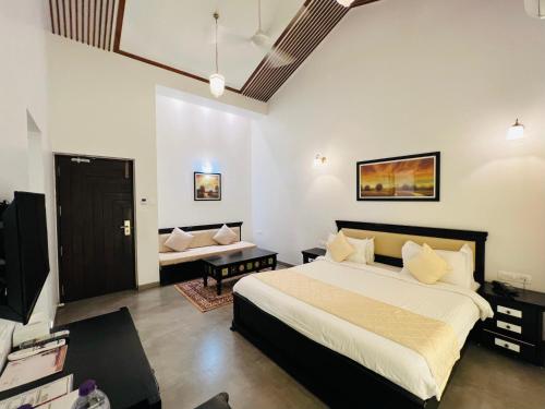 Кровать или кровати в номере Tranquil Resort & Spa