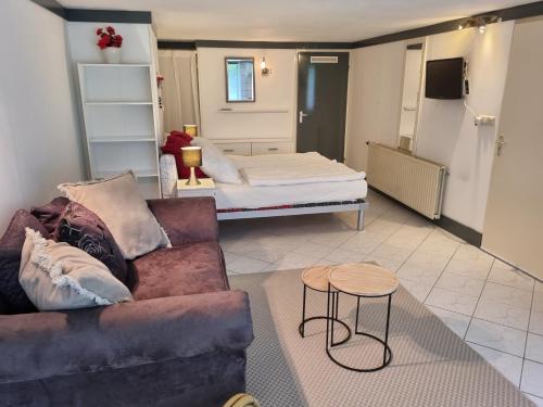 Postel nebo postele na pokoji v ubytování ON138 Romantic studio with nice garden