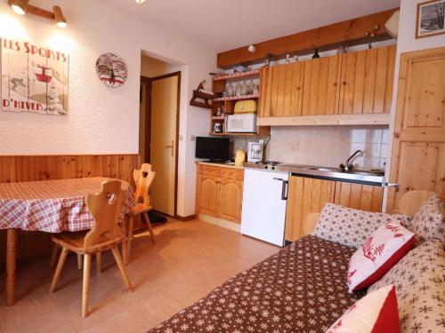 Photo de la galerie de l'établissement T2 cosy avec terrasse à Arêches pour 4 pers, proche pistes et navette - FR-1-342-213, à Beaufort