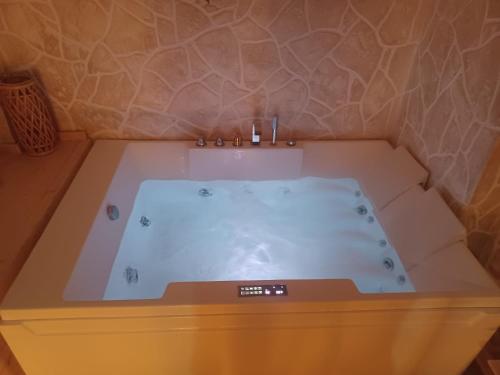 a bath tub in a box in a room at Appartamento con SPA I Due cuori in Taranto