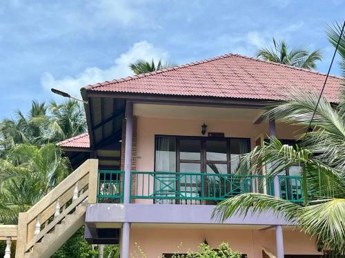 Un balcón o terraza de First Villa Beach Resort